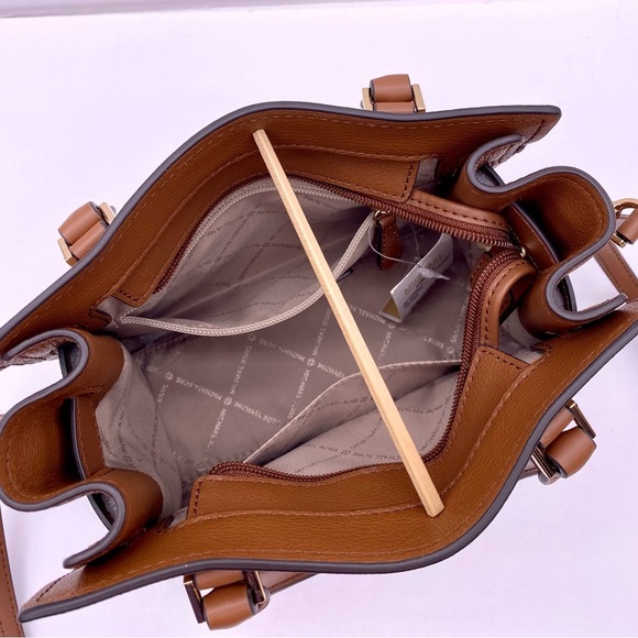 Michael Kors Hamilton Small
Satchel Crossbody Luggage - Picture 4 of 11